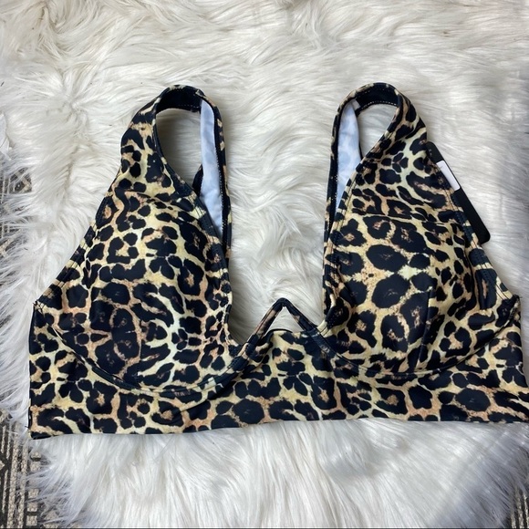 Pretty little thing leopard bikini top - Picture 1 of 5